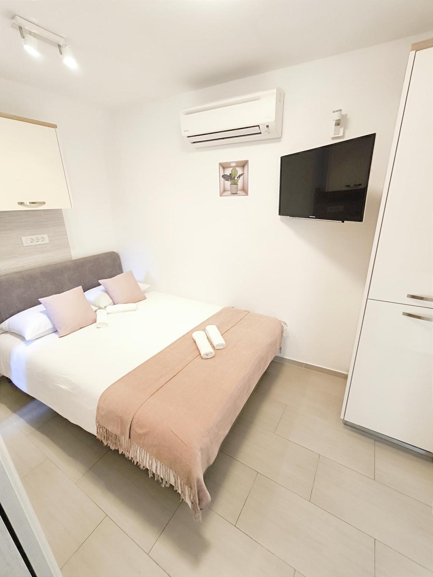 Studio apartment&room Niko Split Buitenkant foto